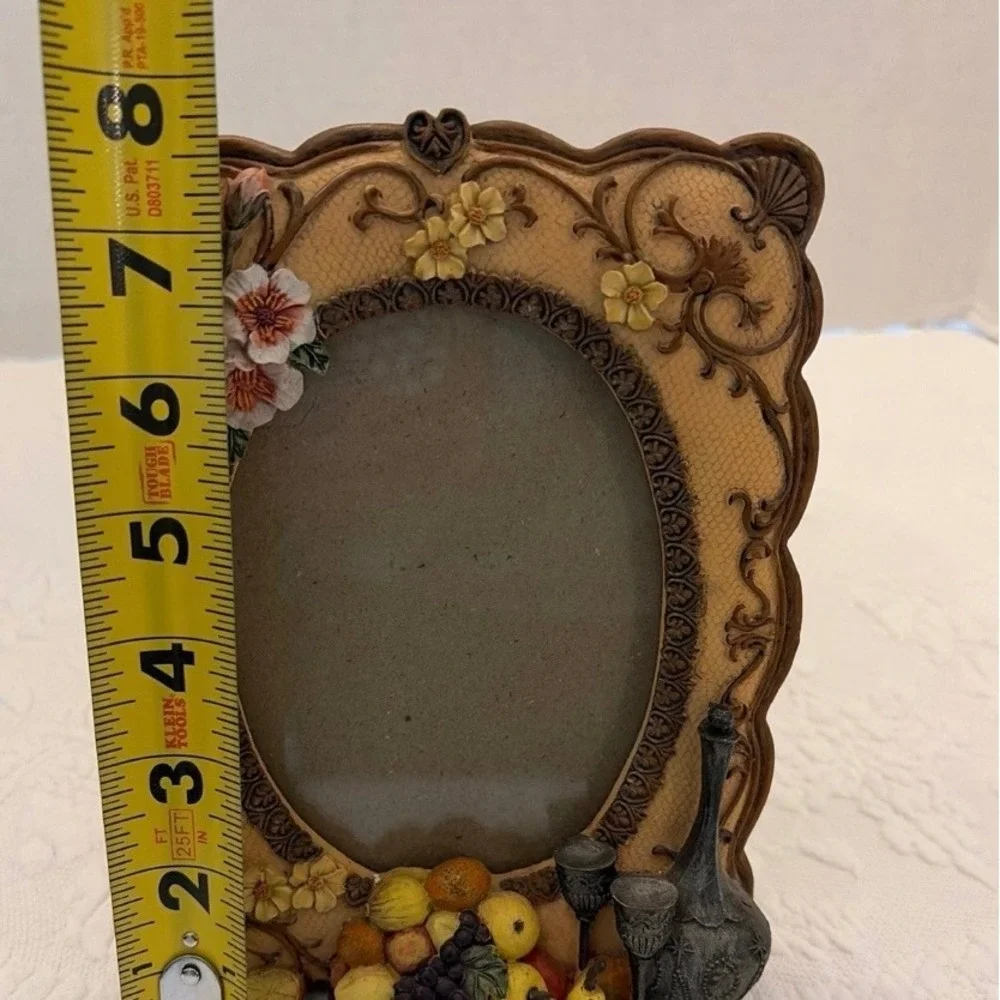 Vintage Victorian Style Floral Fruit 3D Relief Picture Frame Oval 3.5x5 Photo